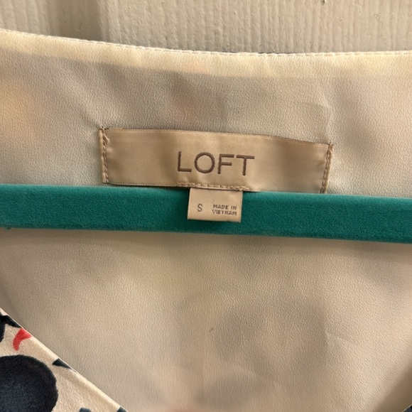 And Taylor Loft spring/summer dress. - Picture 2 of 5